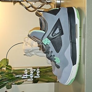 Jordan 4 retro Green Glow sz 7 EUC